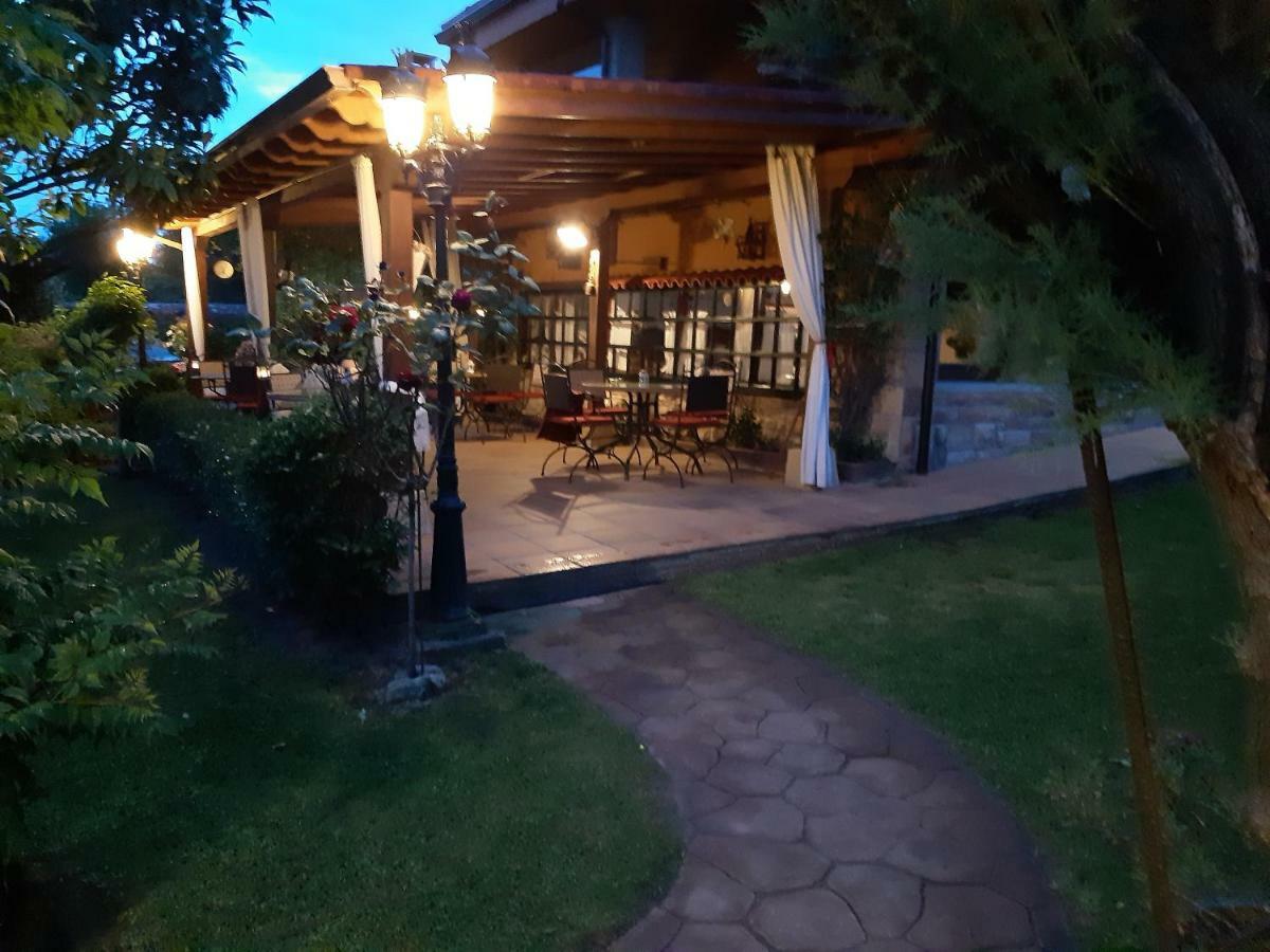 Hosteria Las Fuentes Rubayo Esterno foto